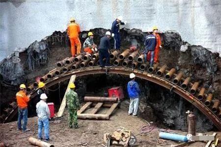 新北隧道钢花管支护案例